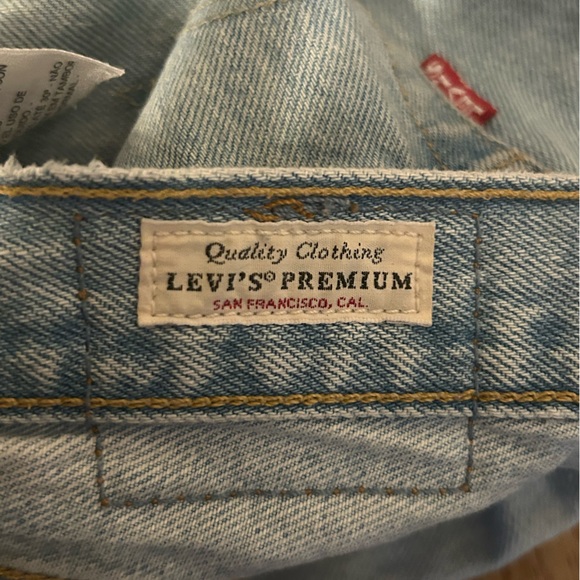 Levi’s 501 mid length shorts! - Picture 4 of 9